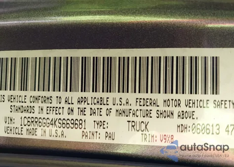 2019 Ram 1500 Classic Warlock 4X2 6'4 Box z USA, uszkodzony, nr VIN 1C6RR6GG4KS669681